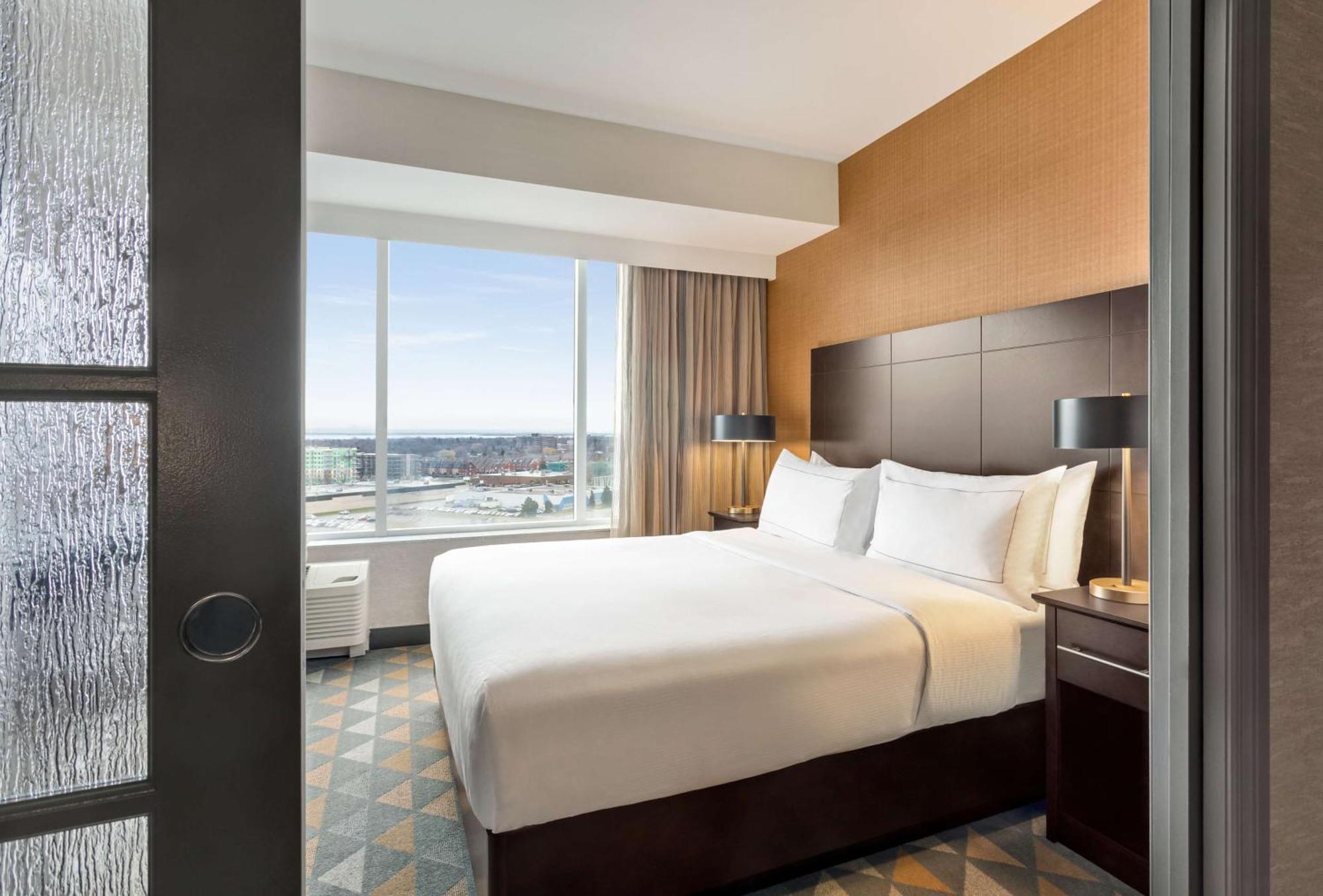 Doubletree By Hilton Pointe Claire Montreal Airport West Pointe-Claire Exterior foto