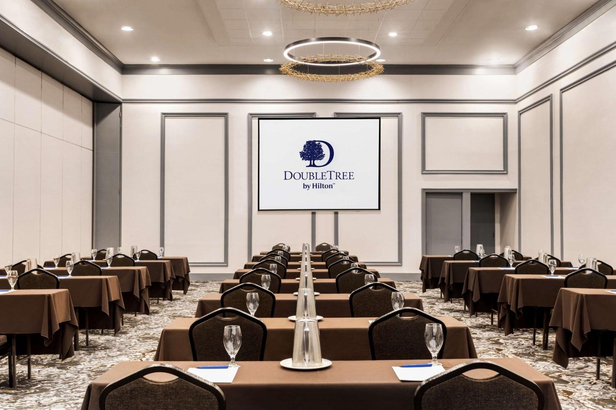 Doubletree By Hilton Pointe Claire Montreal Airport West Pointe-Claire Exterior foto