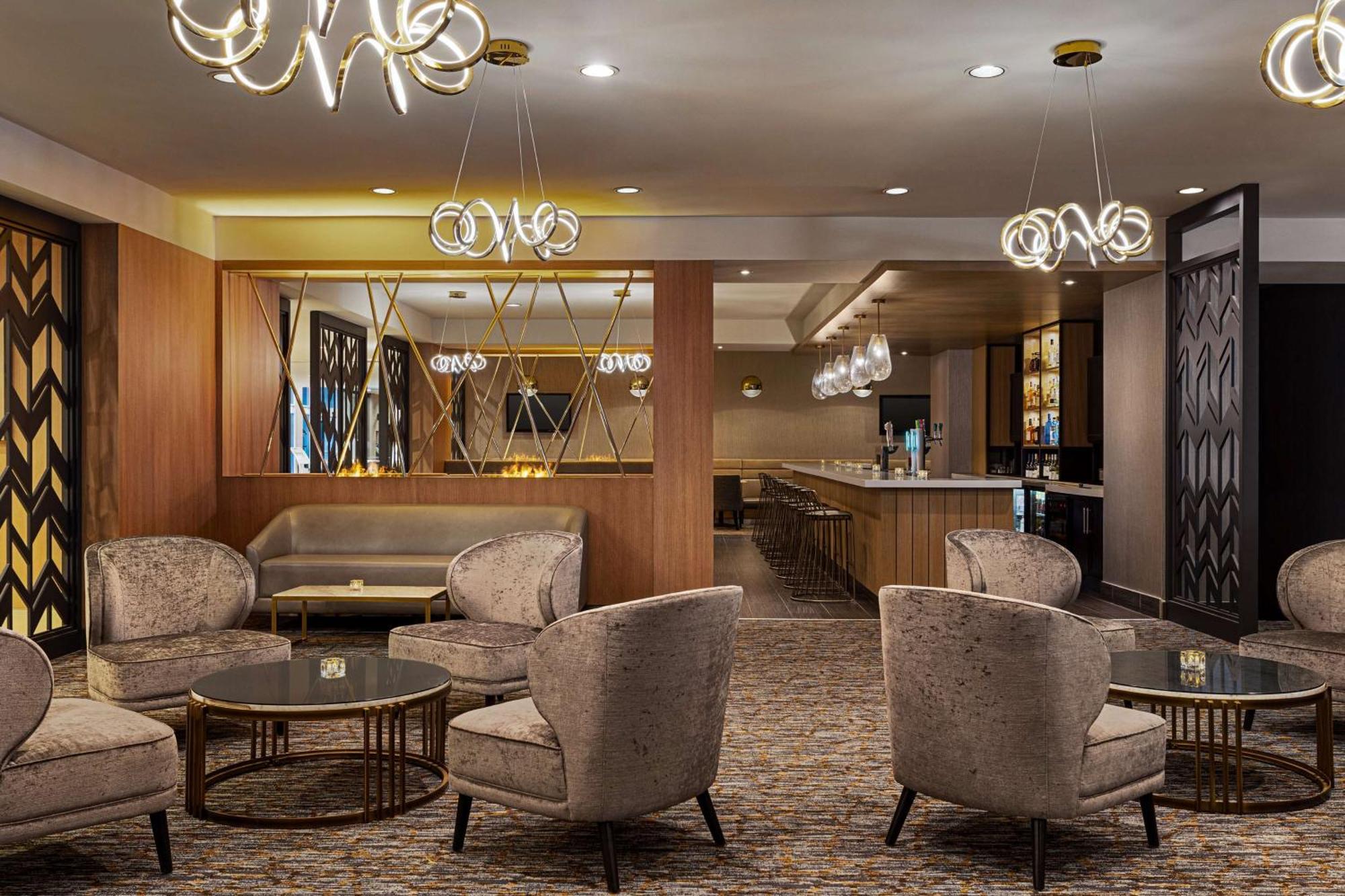 Doubletree By Hilton Pointe Claire Montreal Airport West Pointe-Claire Exterior foto