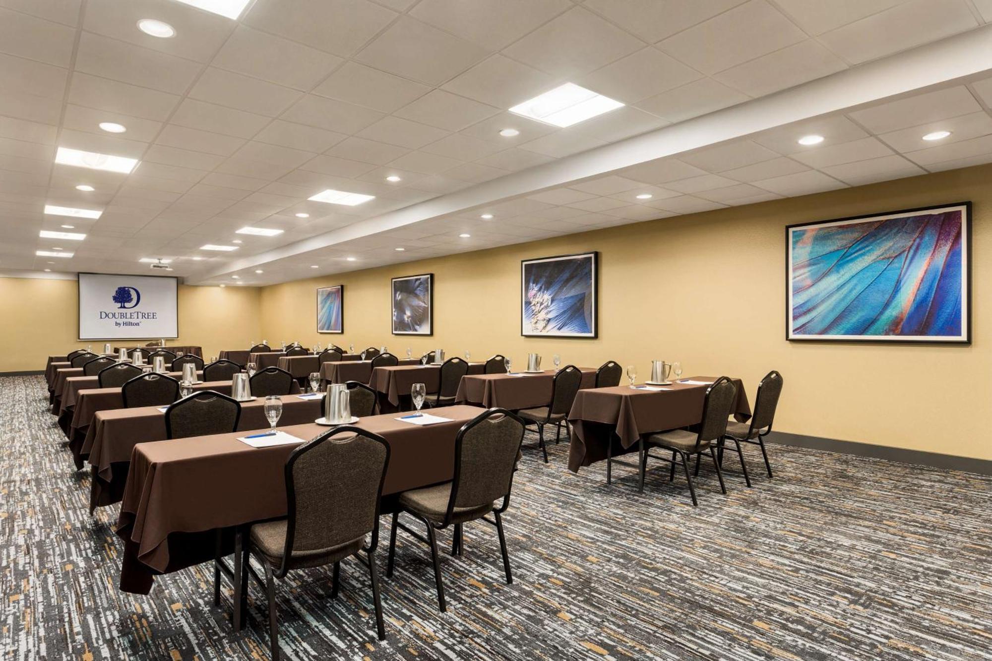 Doubletree By Hilton Pointe Claire Montreal Airport West Pointe-Claire Exterior foto
