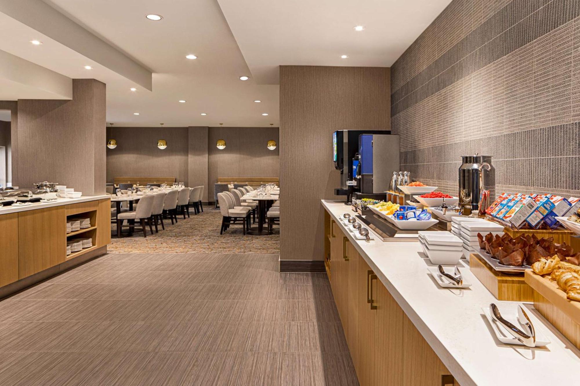 Doubletree By Hilton Pointe Claire Montreal Airport West Pointe-Claire Exterior foto