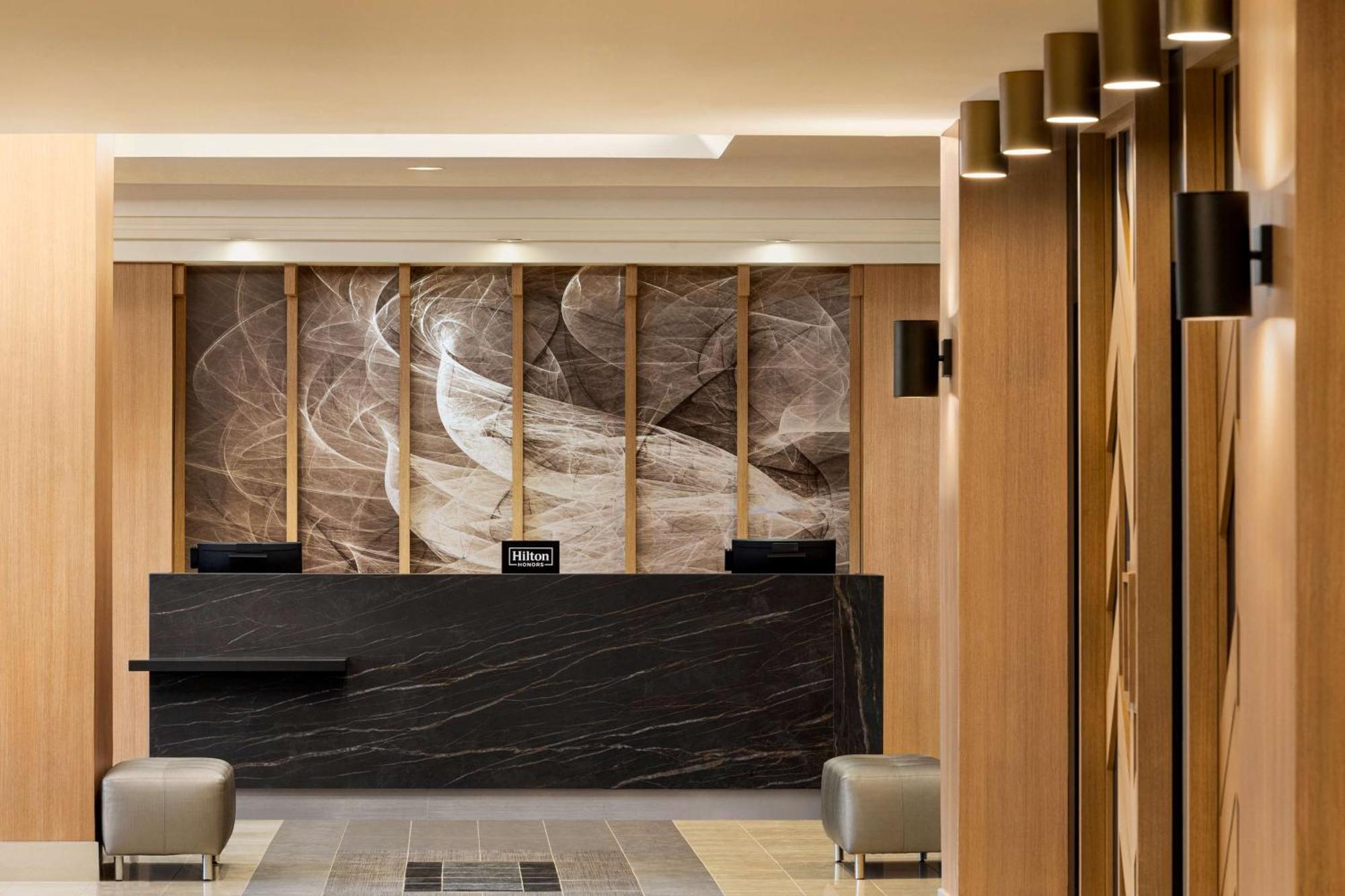 Doubletree By Hilton Pointe Claire Montreal Airport West Pointe-Claire Exterior foto